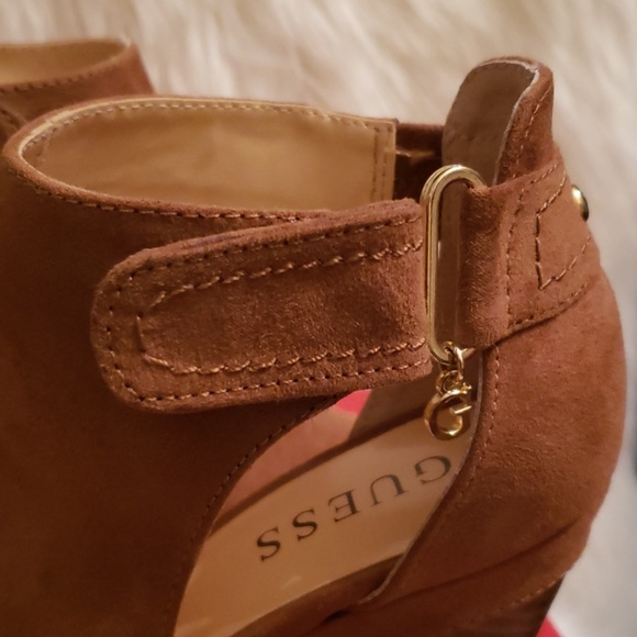 Guess Micro Suede  Wedge Booties Size 5.5M (#6) - Picture 2 of 4